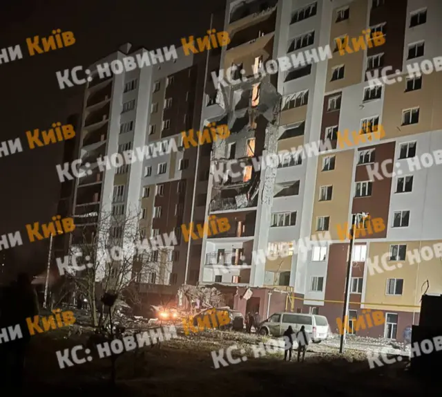 Украинские каналы публикуют фото дома, предположительно пострадавшего при атаке дронов