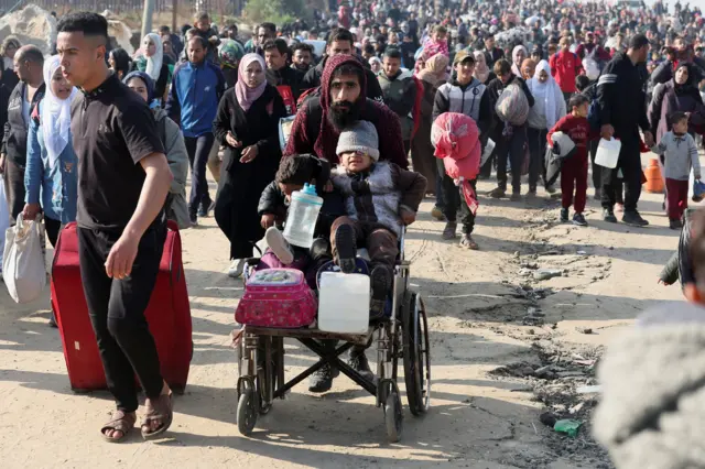 عودة النازحين إلى شمال قطاع غزة عقب انسحاب الجيش الإسرائيلي من محور نتساريم