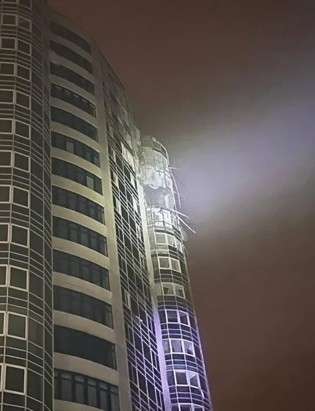 Кипер опубликовал фото поврежденной жилой многоэтажки