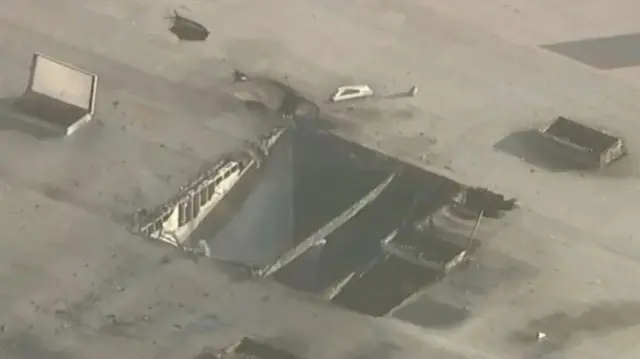 Ogige ụgbọelu ahụ kụkpọrọ