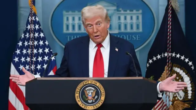 डोनाल्ड ट्रंप