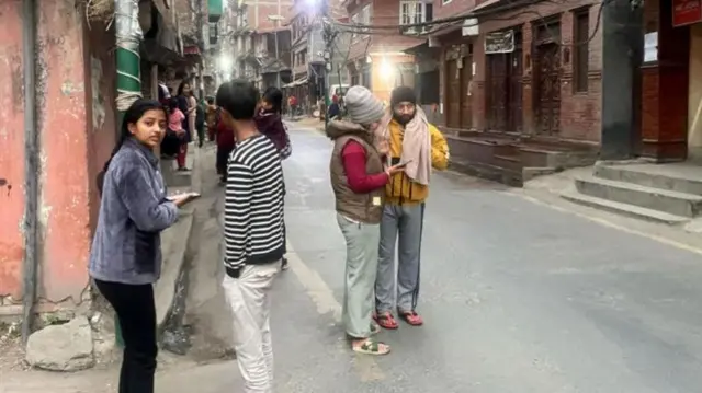भूकंप के झटके नेपाल में भी महसूस किए गए