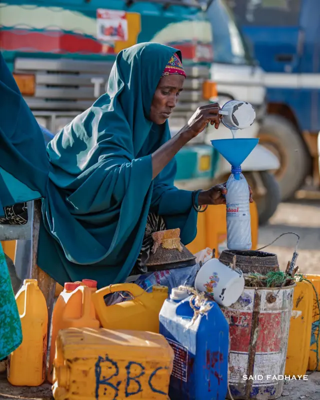 Haweeney caano ku gadaysa Garowe
