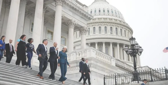 Ụfọdụ ngalaba dịka Ngalaba Nchekwa ‘Homeland Security’, kwuru na ọtụtụ ndị ọrụ ha ga na-abịa ọrụ