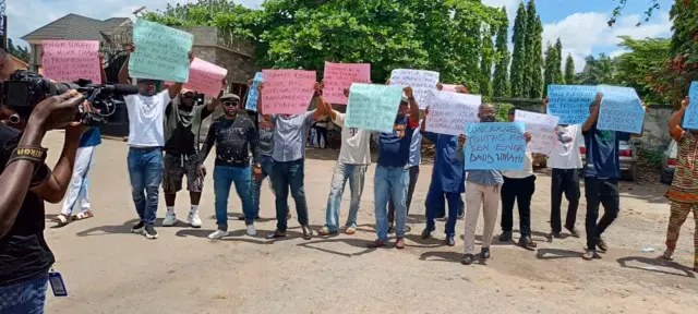 Rịọ Dave Umahi mgbaghara - Ndị ntoroọbịa Ebonyi steeti na-agwa Rufai Oseni