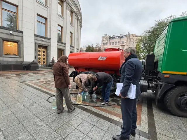 В результате атаки в Киеве нарушена не только подача электричества, но и водоснабжение