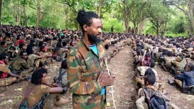 Ajajaa OLaanaa ABO-WBO, Marroo [Kumsaa] Dirribaa, loltoota kaan waliin