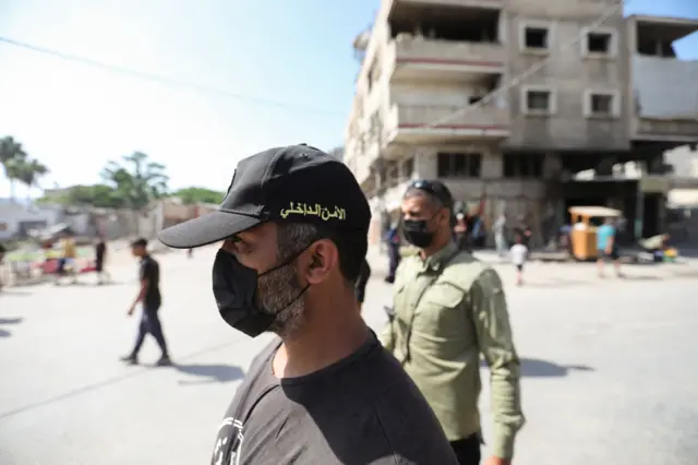 دو عضو مسلح حماس با ماسک