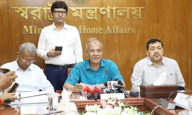 রোববার আইনশৃঙ্খলা সংক্রান্ত কোর কমিটির সভা শেষে সাংবাদিকদের ব্রিফ করেন স্বরাষ্ট্র উপদেষ্টা জাহাঙ্গীর আলম চৌধুরী