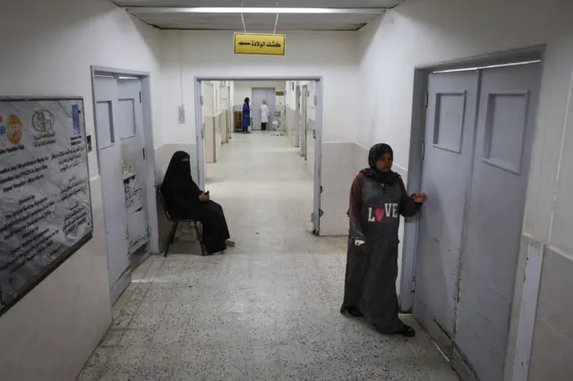 ممر في مستشفى ناصر في خان يونس