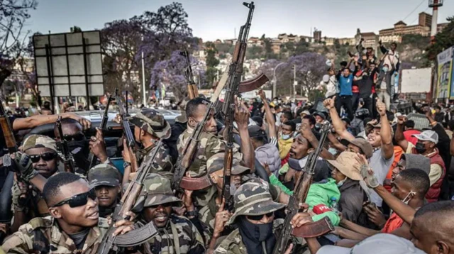 Ndịagha sonyere ndị na-eme ngagharịiwe n'isi obodo mba Madagaska