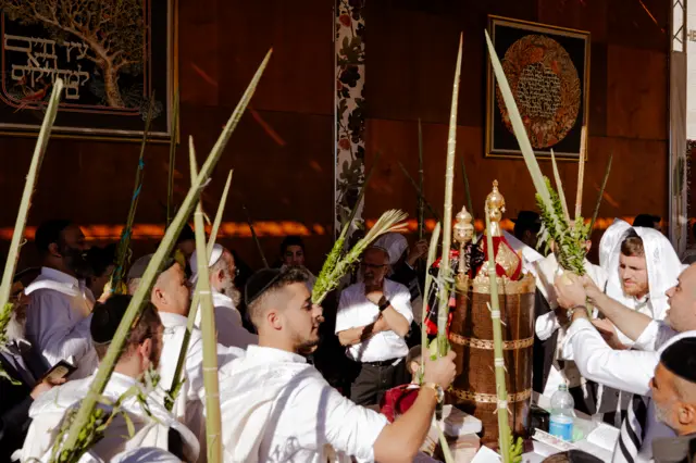 طقوس يهودية خلال يوم عيد العرش اليهودي (2024)