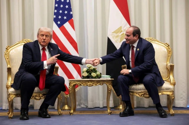 السيسي وترامب خلال مؤتمر صحفي مشترك في شرم الشيخ