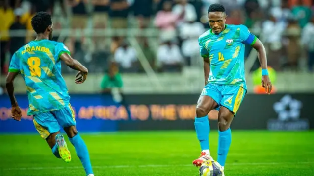 Rwanda player face each oda