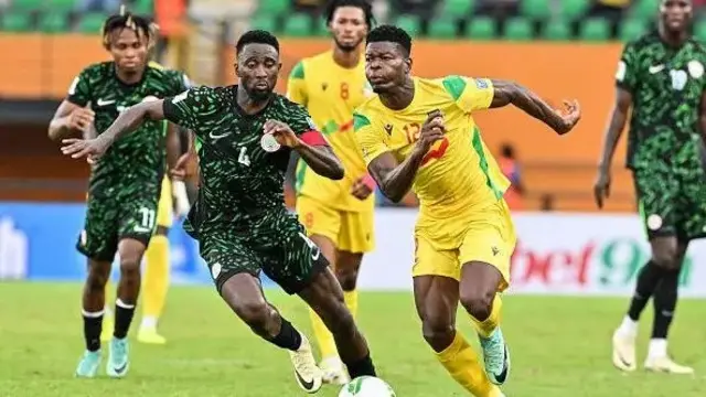 David Kiki of Benin dey fight for di ball wit Wilfred Ndidi of Nigeria during di Fifa 2026 World Cup qualifiers Group C