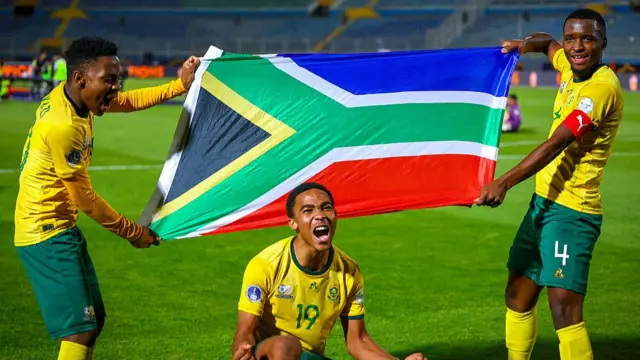 Players wit South Africa flag