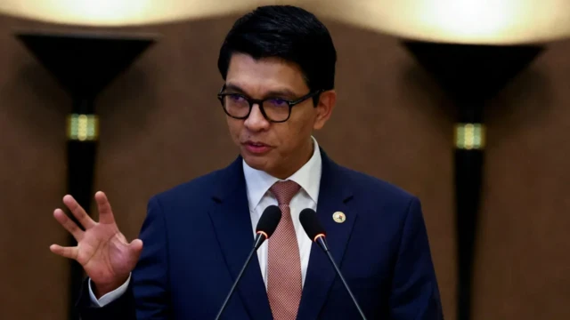 Onyeisiala mba Madagaska bụ Andry Rajoelina agbagaala