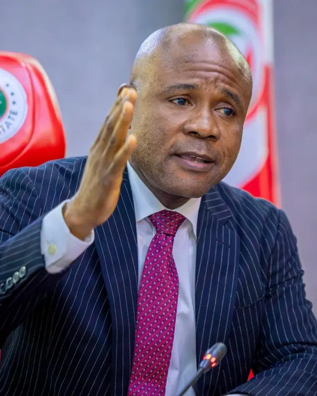 O kwuru na mkpebi ya ịbanye APC bụ maka ịjikọ steeti ndị nọ n'ọwụwa anyanwụ na Gọọmenti Etiti ọnụ.