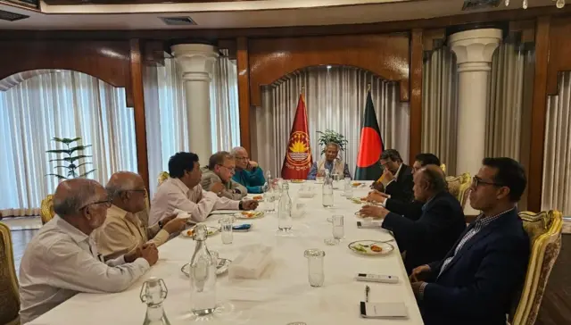 ঐকমত্য কমিশনের সভায় আজ উপস্থিত ছিলেন প্রধান উপদেষ্টা মুহাম্মদ ইউনূস