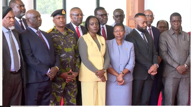 Viongozi wa serikali ya Kenya wakisikiliza hotuba ya Rais