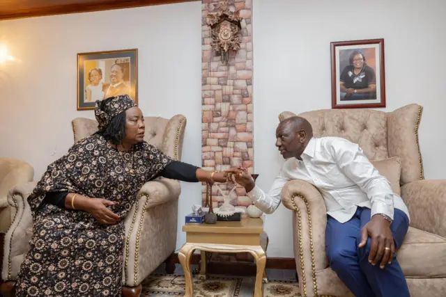 Picha ya Rais Ruto akiwa na mkewe Raila odinga