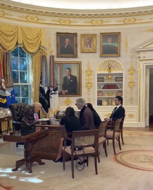 Трамп розмовляє з Андреа Бочеллі в Овальному кабінеті