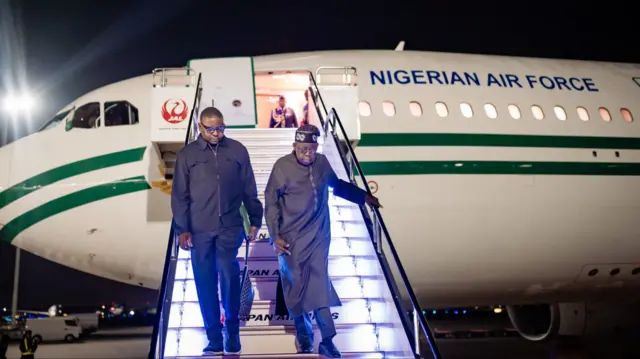 Tinubu yana saukowa daga jirgi