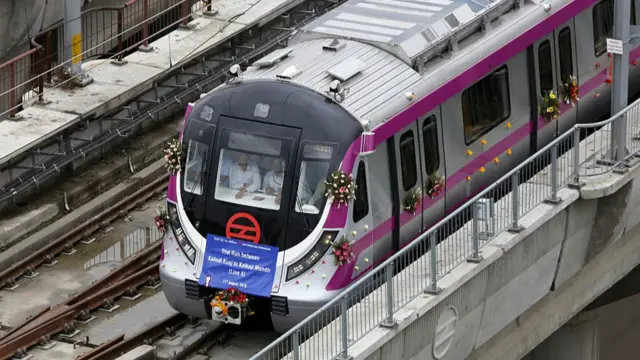 दिवाली पर दिल्ली मेट्रो की ख़ास सर्विस