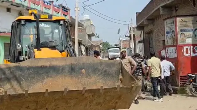 संभल बुलडोजर