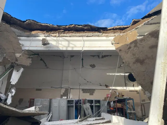 Кулеба опубликовал фото последствий ударов