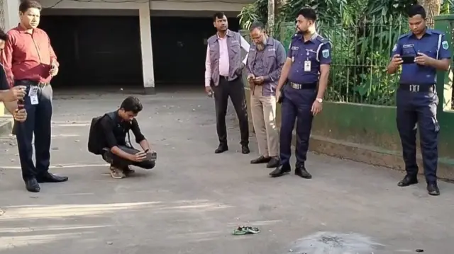 হামলার পরে ঘটনাস্থলে পুলিশের সদস্যরা