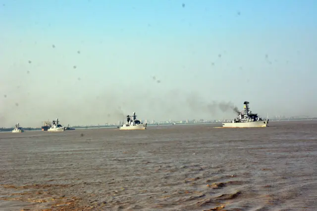 ၂၀၁၉ ခုနှစ်တုန်းက ပြုလုပ်တဲ့ တပ်မတော်ရေ နှစ်ပတ်လည်နေ့မှာ ရန်ကုန်မှာပြုလုပ်တဲ့ စစ်ရေယာဉ်တွေ တပ်တော်ဝင် အခမ်းအနား