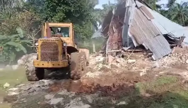 Ha kwaturu ụlọ ahụ ụnyiahụ bụ Tuzde 21 Ọktoba dịka ndị nchekwa gara n’ime obodo ahụ were zọpụta onye eji eji n’ime ụlọ ahụ.