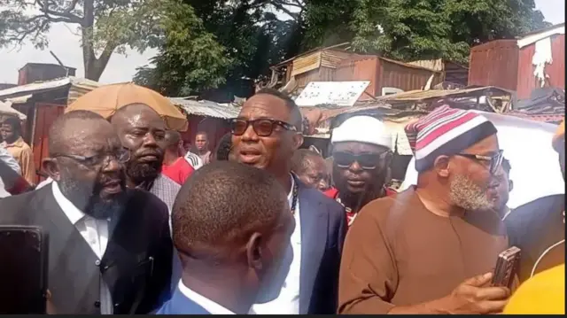 Ndị uweojii ekwubeghị ihe mere ha jiri nwuchịe ya mana ndị mmadụ na-ekwu na ọ bụ maka ngagharịiwe o mere.