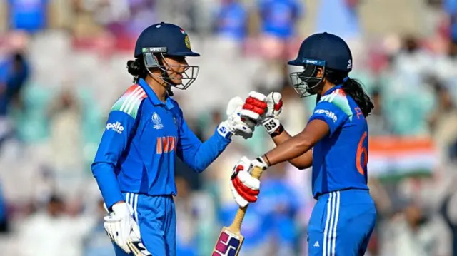 स्मृति मंधाना और प्रतिका रावल