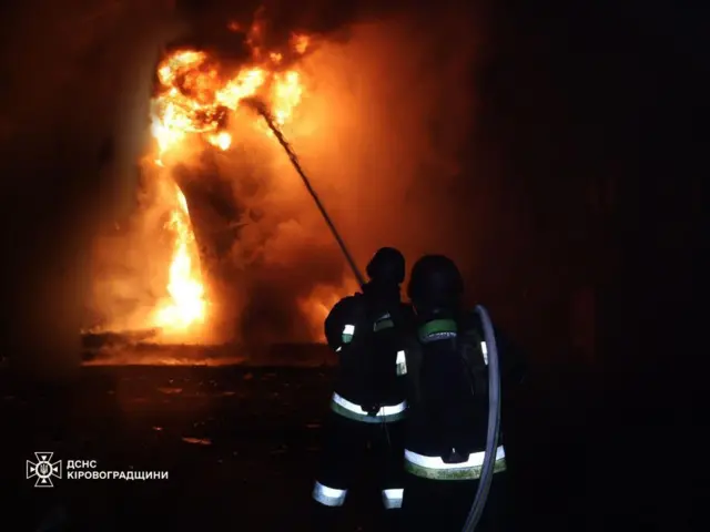 Пожар после атаки дронов в Кировоградской области