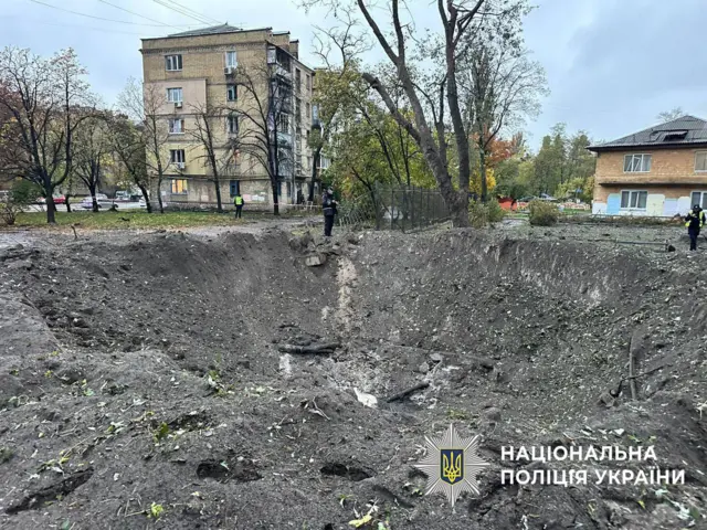 Предполагаемая воронка после попадания ракеты, фото полиции