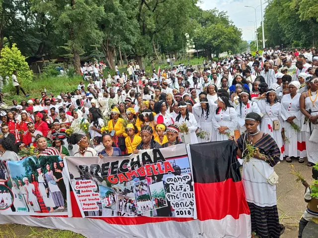 Ummata magaalaa Gambeellaa Irreecha Laga Baaroorratti hirmaate