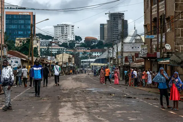 "Il n'y a pas de taxis dans les rues, à l'exception de quelques voitures privées et motos-taxis"