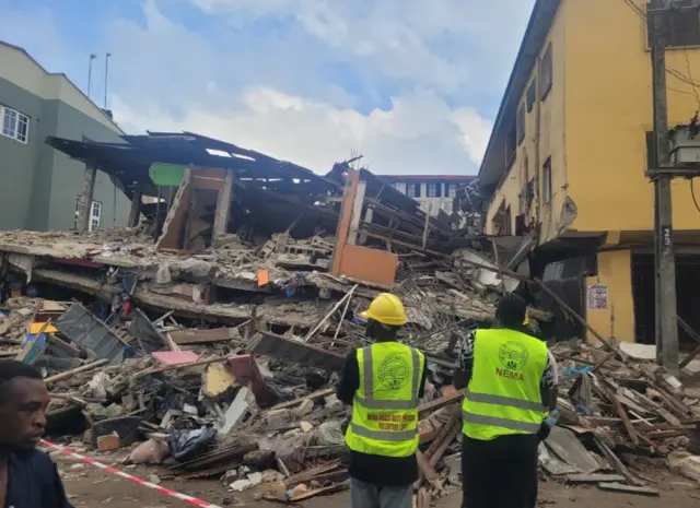 Ebe ụlọelu ogogo abụọ dara