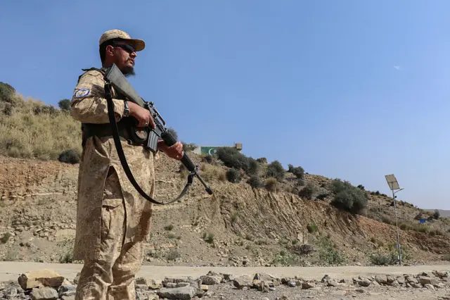 افغانستان، پاکستان