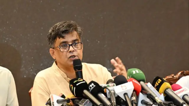 সংবাদ সম্মেলনে প্রেস সচিব শফিকুল আলম