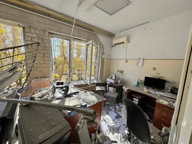 Зеленский опубликовал фото пострадавшей от обстрела больницы
