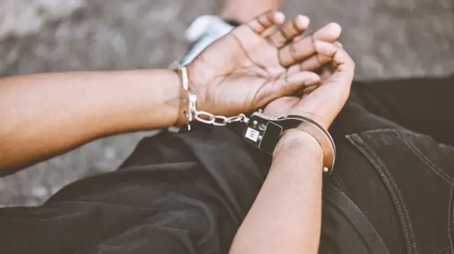 Ndị uweojii kwuru na nwoke ahụ nọ n'ụlọọrụ ndị uweojii CID Ebonyi steeti azara ọnụ ya dịka a na-eme nnyocha tupu a kpụpụ ya ụlọikpe