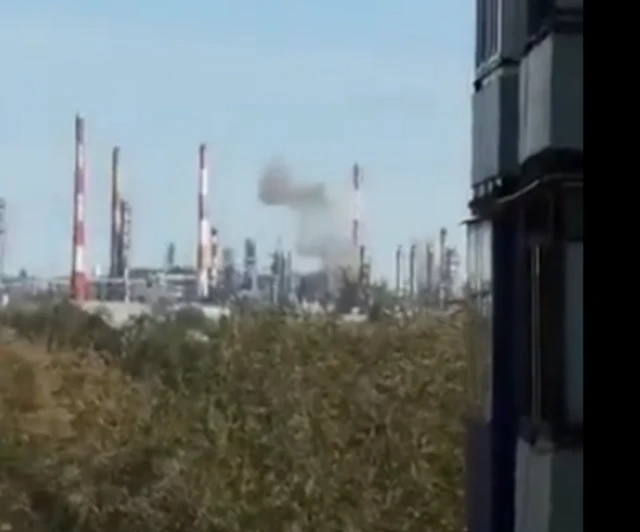 скриншот видео, на котором виден дым над городом