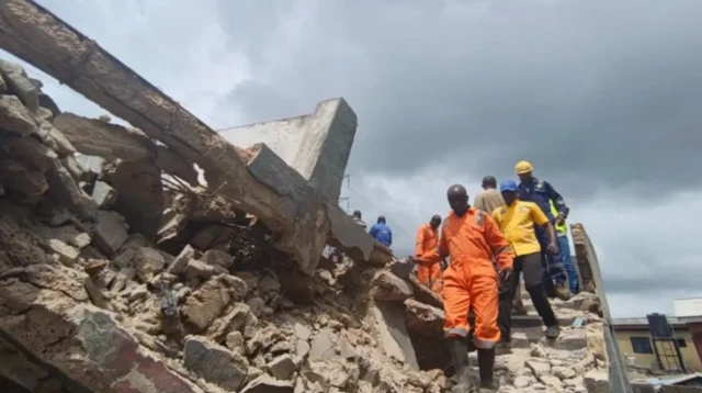 Ebe ụlọ dara n'Eko, Legọs