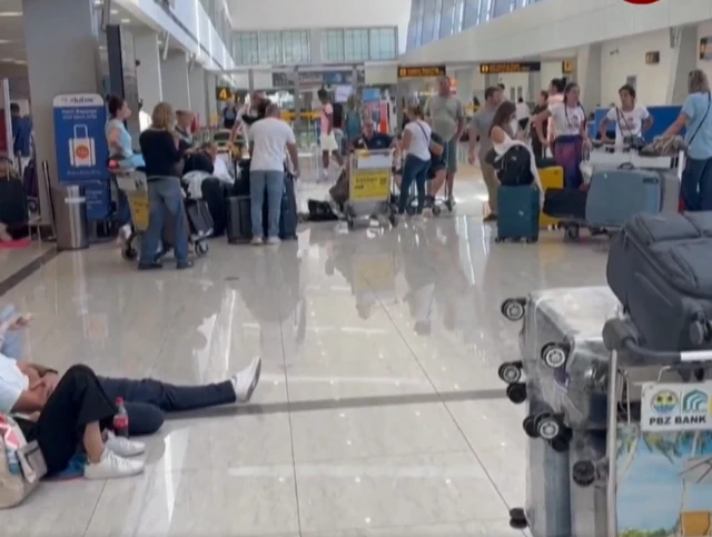 Watalii wakwama katika uwanja wa ndege wa Al Ubeid