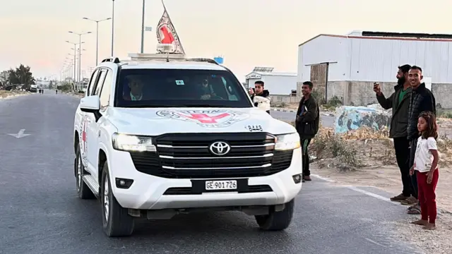 الصليب الأحمر يعلن استعداده للمساعدة في إعادة الرهائن وإيصال المساعدات إلى غزة