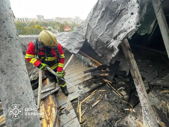 Спасатели опубликовали фото с крыши роддома