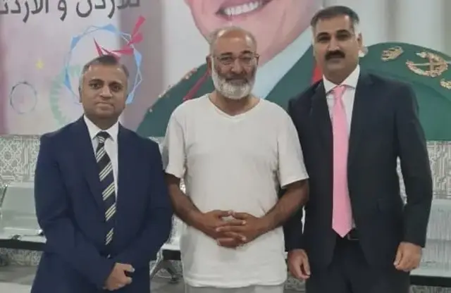 سابق سینیٹر مشتاق احمد خان